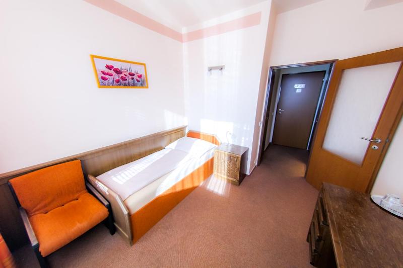 Single Room image 1