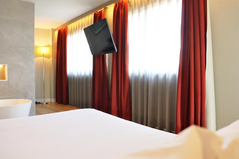 Junior Suite with Sea View image 3