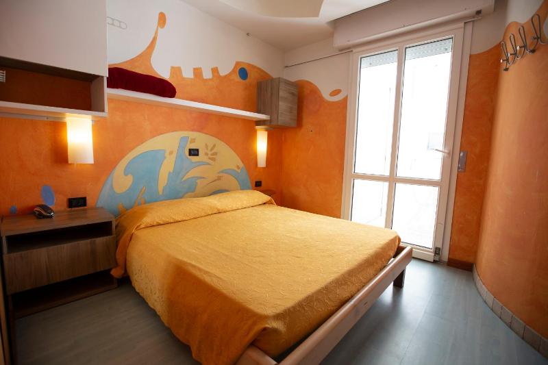Double Room image 3