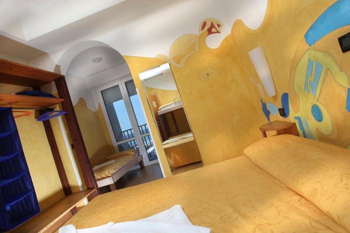 Quadruple Room image 2