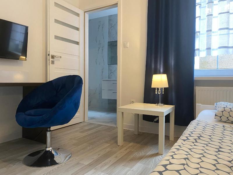 Single Room with Private Bathroom image 3