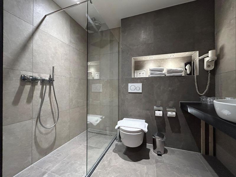 Standard Quadruple Room image 1