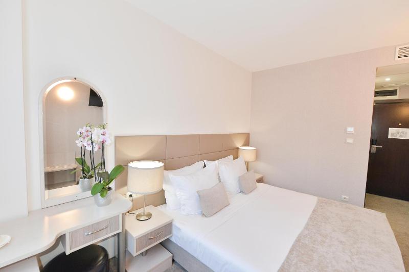 Double Room with Double Bed - Non-Smoking image 1