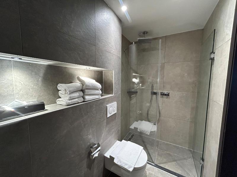 Standard Triple Room image 2