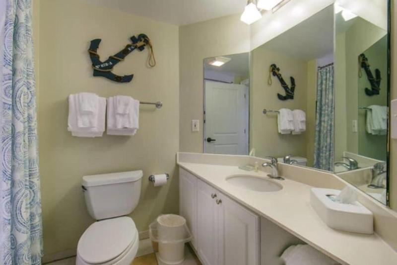 Great Studio Apt minutes away from ocean with lots of onsite resort amenities - image 9