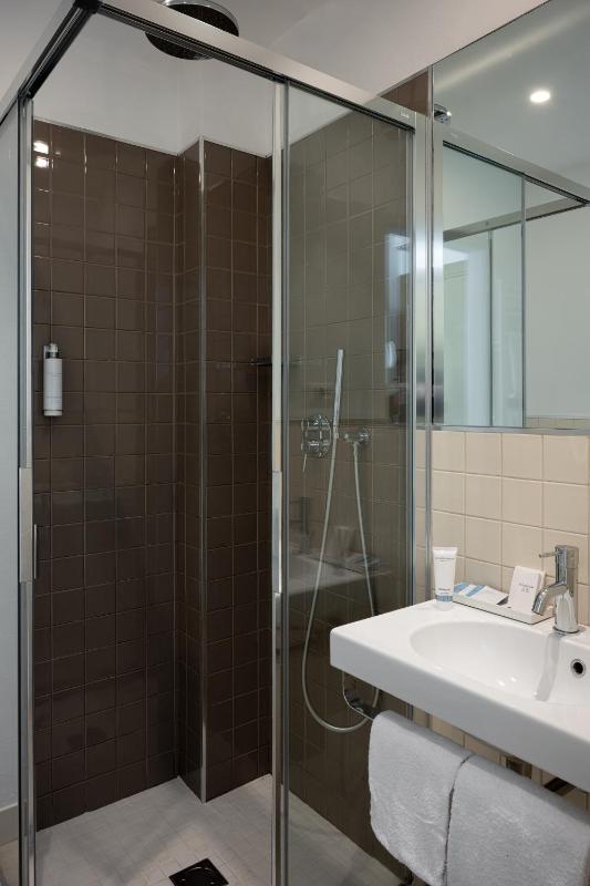 Double Room with Balcony and Sea View image 1