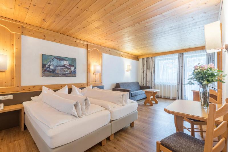 Comfort Double Room Tirol image 3