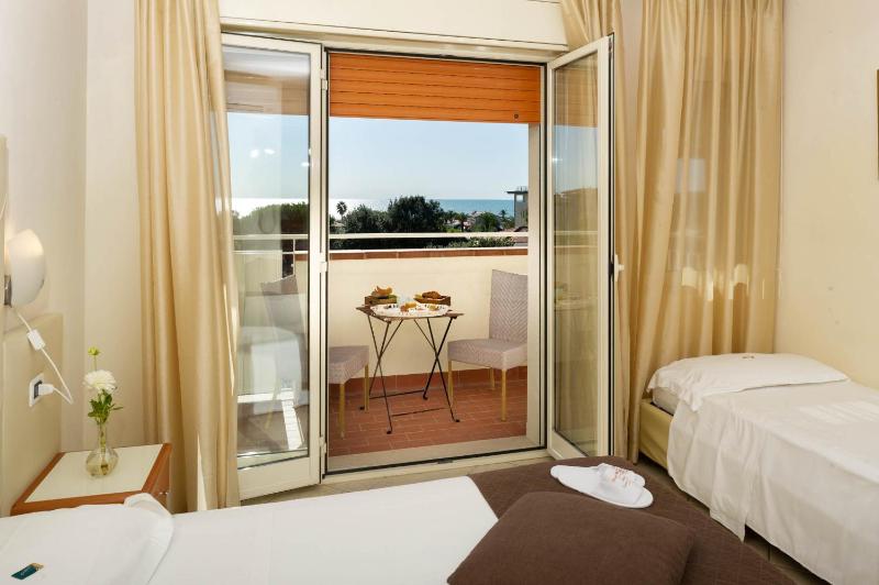 Quadruple Room with Balcony image 1