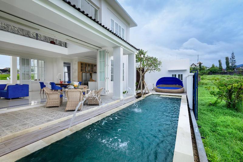 4 Bedrooms Villa in Canggu - image 1
