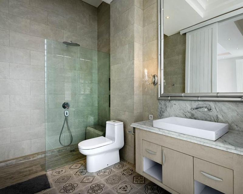 4 Bedrooms Villa in Canggu - image 12