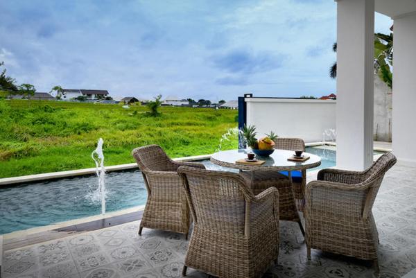 4 Bedrooms Villa in Canggu - image 10