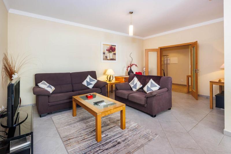 Colina Verde H Modern & Comfortable 2 Bed Apart - image 1