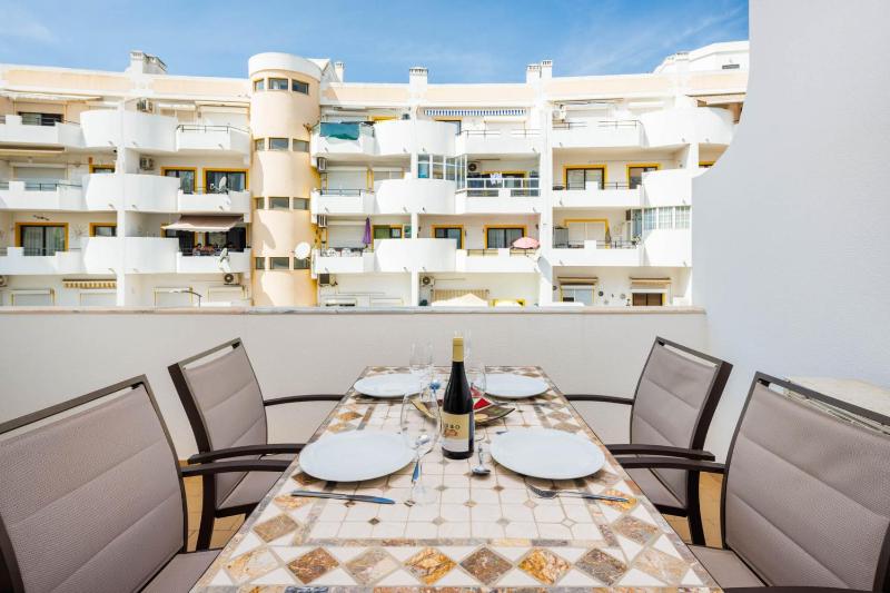 Colina Verde H Modern & Comfortable 2 Bed Apart - image 17