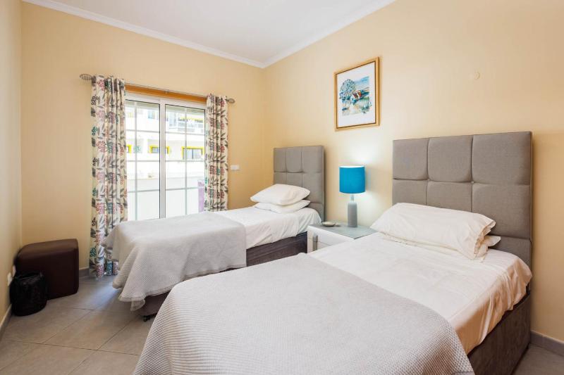 Colina Verde H Modern & Comfortable 2 Bed Apart - image 5