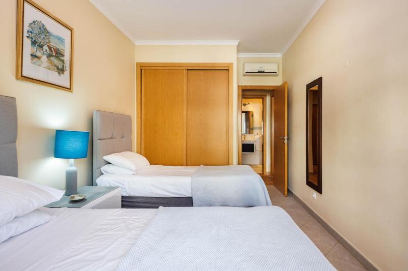 Colina Verde H Modern & Comfortable 2 Bed Apart - image 7