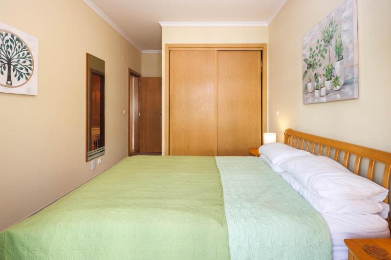 Colina Verde H Modern & Comfortable 2 Bed Apart - image 9