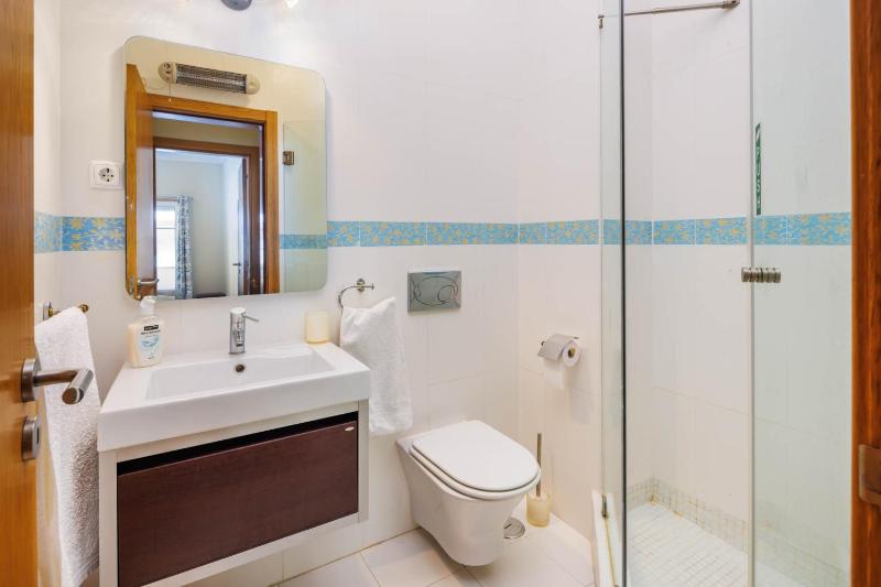 Colina Verde H Modern & Comfortable 2 Bed Apart - image 3