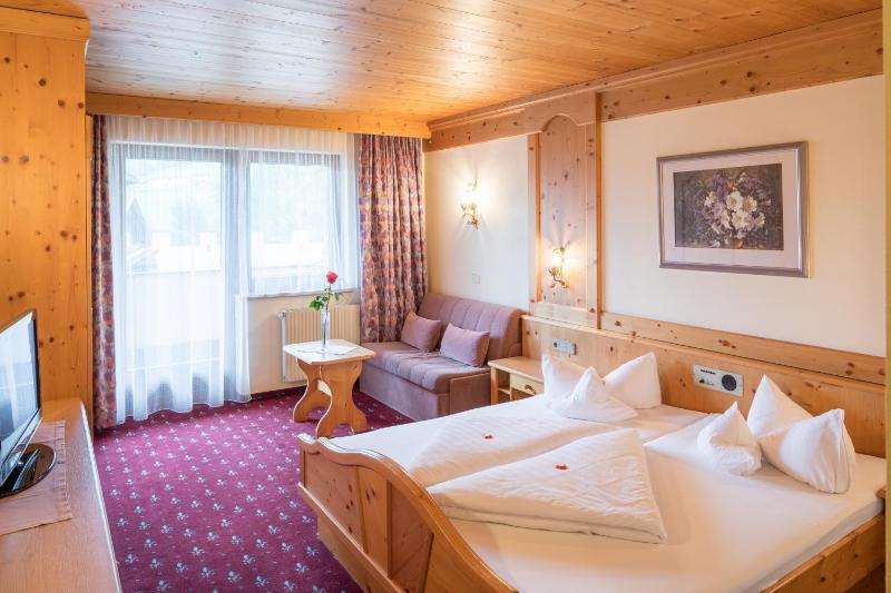 Standard Double Room Neustift image 4