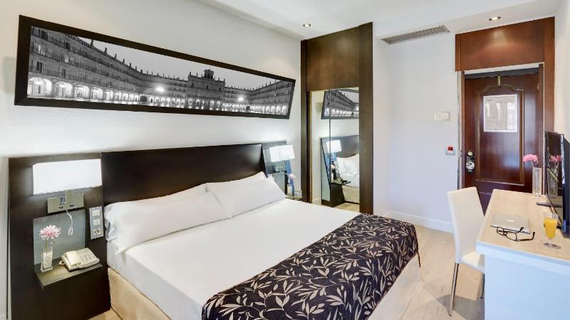 Double or Twin Room with Balcony and Square Views image 3