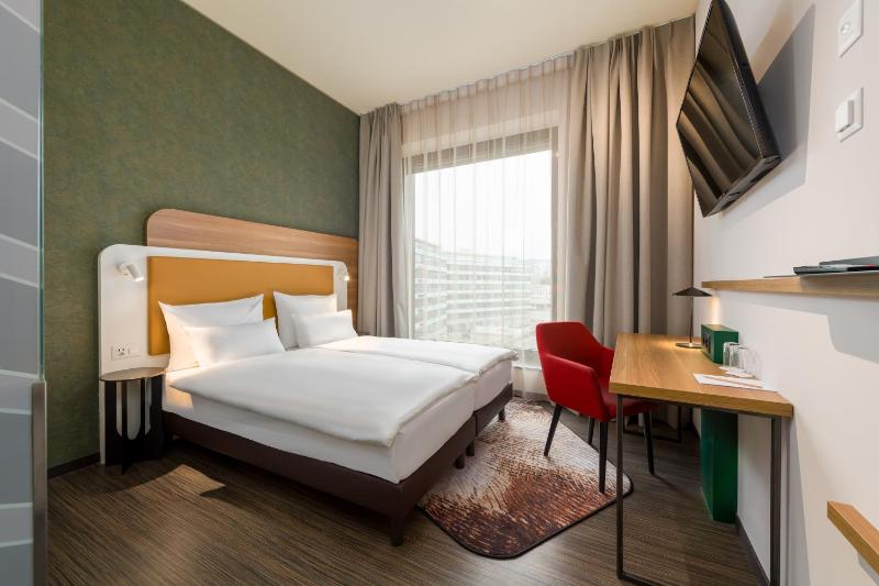 Comfort Twin Room image 1