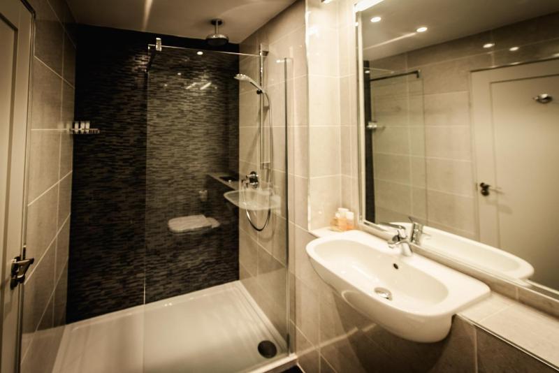 Deluxe Twin Room image 4