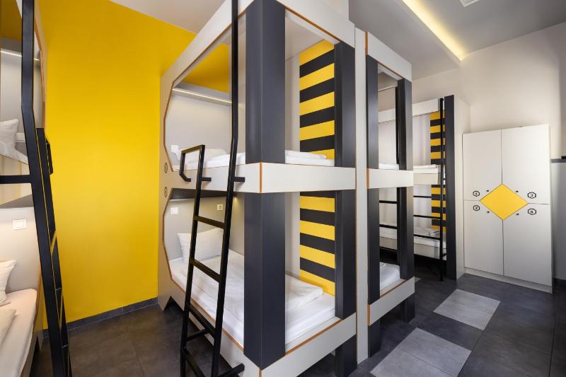Bed in 8-Bed Mixed Dormitory Room image 3