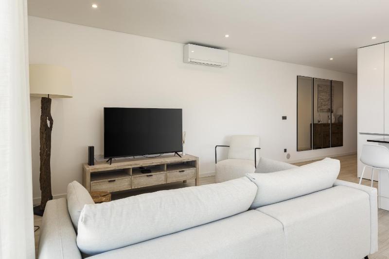 Terracos de Quarteira II White by Real Properties - image 11