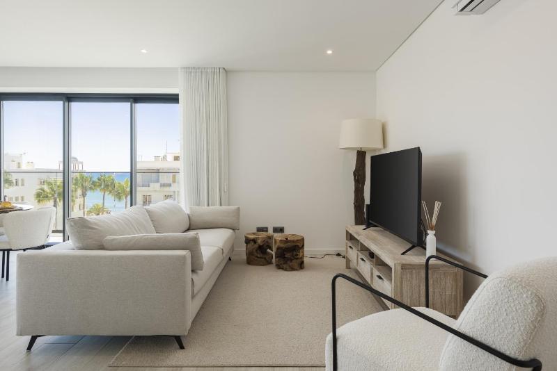 Terracos de Quarteira II White by Real Properties - image 1