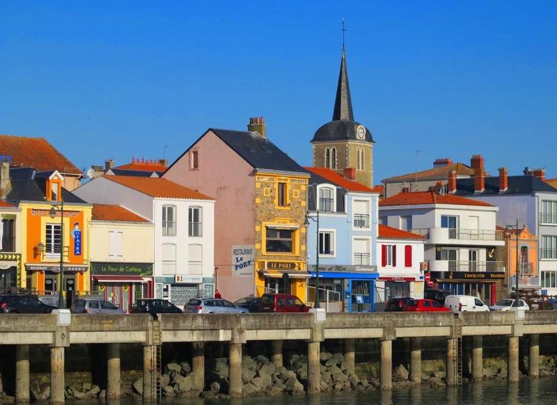 Maison de pêcheur rénovée avec cour proche du port - image 10