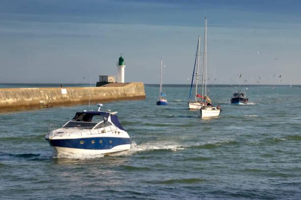 Maison de pêcheur rénovée avec cour proche du port - image 18