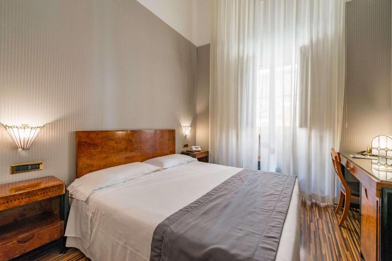 Classic Double Room image 4