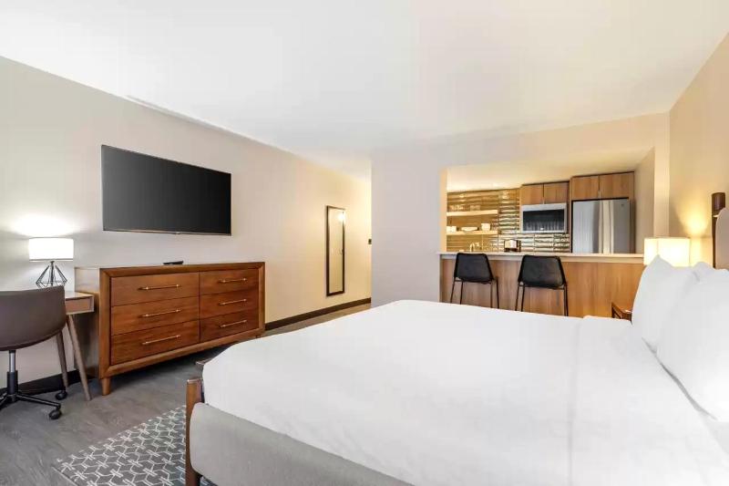 King Room with Tub - Disability Access/Non Smoking image 2