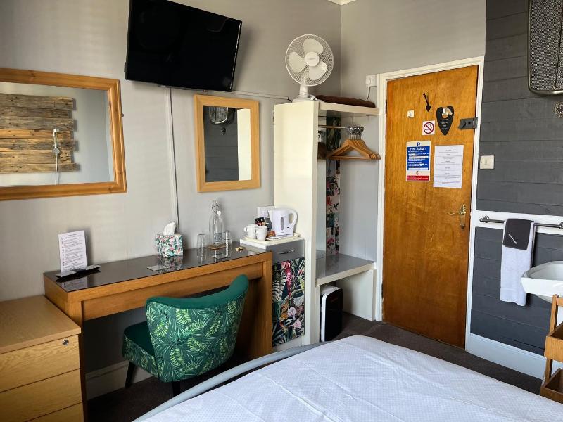 Double Room with Private External Bathroom image 4