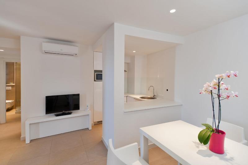 One-Bedroom Apartment with Partial Sea View image 2
