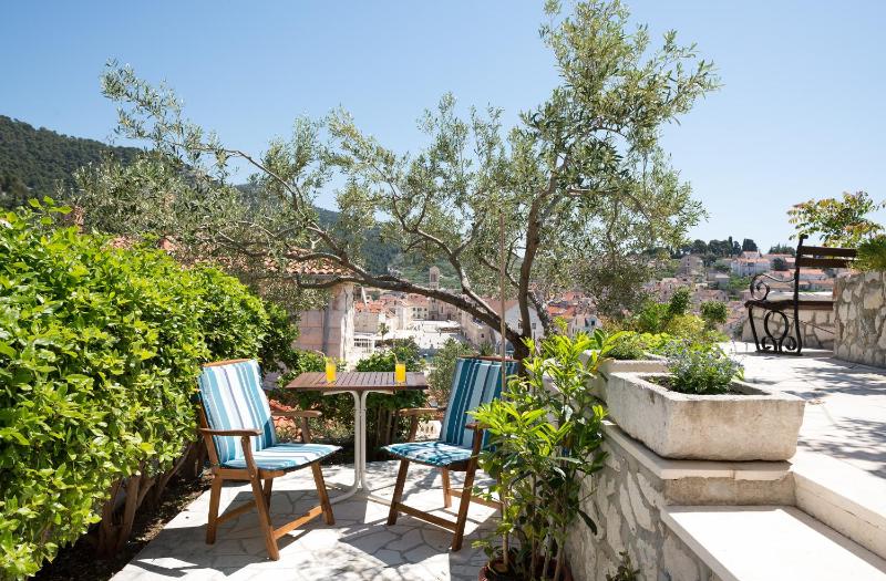 Studio (2 Adults) image 2