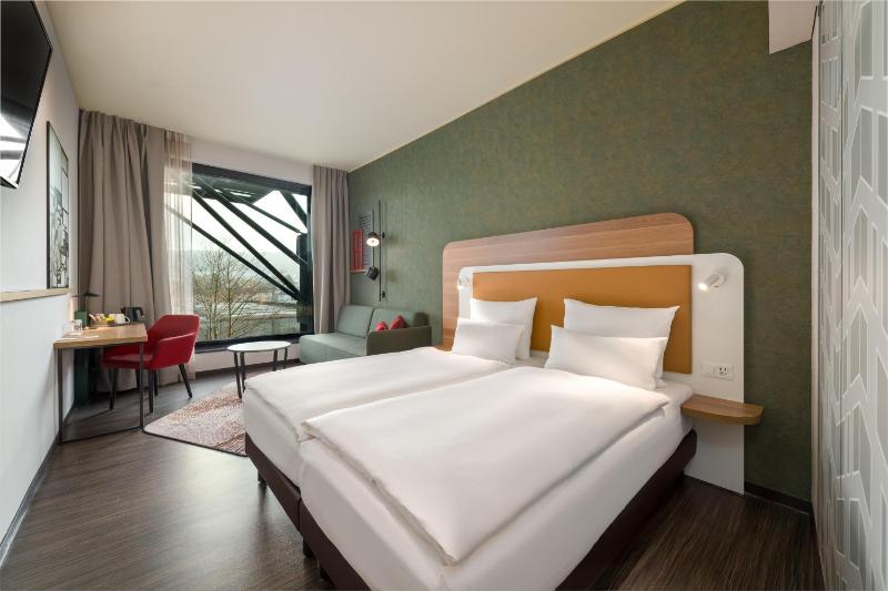 Superior Twin Room image 1