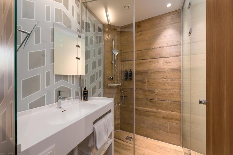 Superior Twin Room image 2