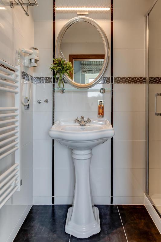 Standard Single Room image 3