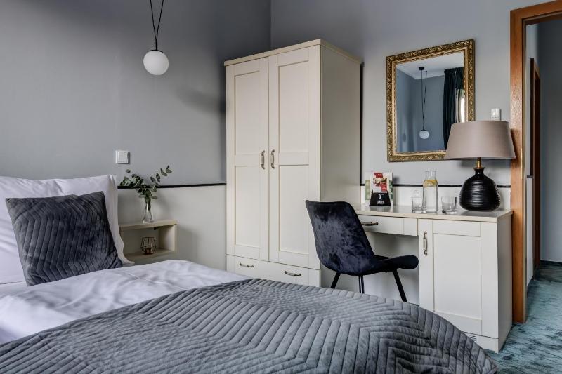 Deluxe Double Room image 3