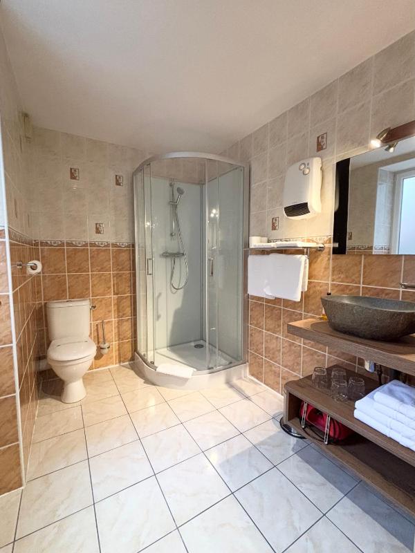 Quadruple Room image 2