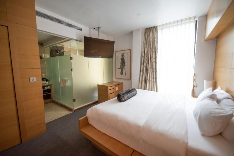 King Room with Spa Bath image 3