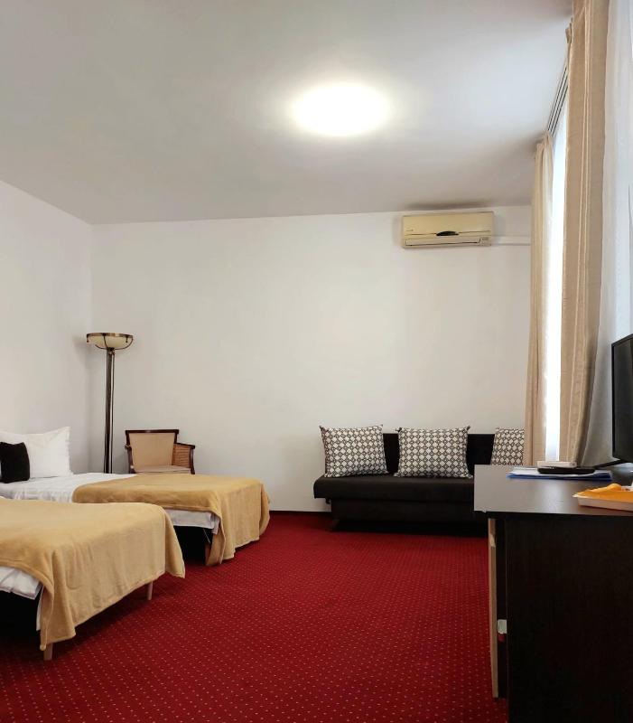 Twin Room image 2