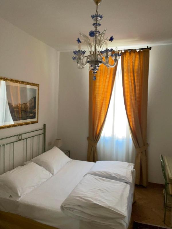 Standard Double Room image 3