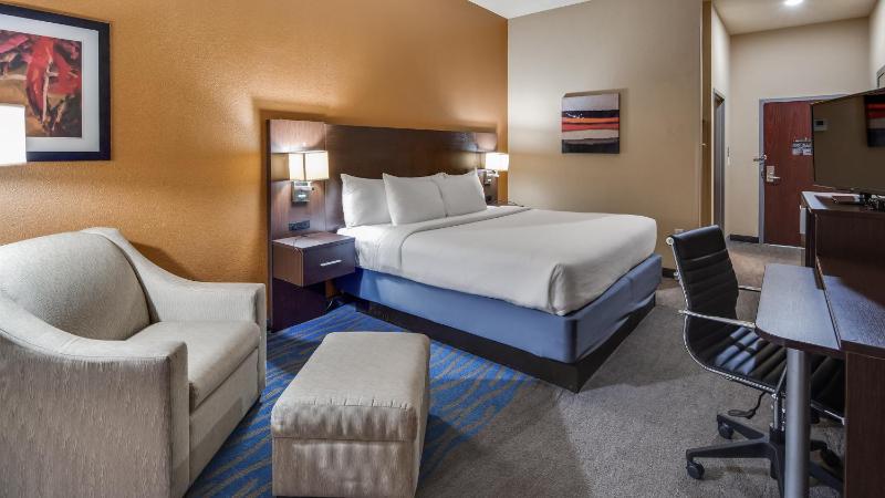King Suite with Sofa Bed image 2