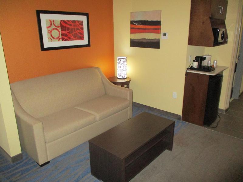 King Suite with Sofa Bed image 4