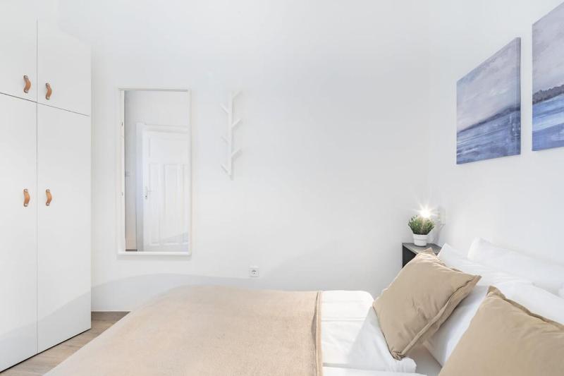 Central Lovely and Comfy Sleep - image 9