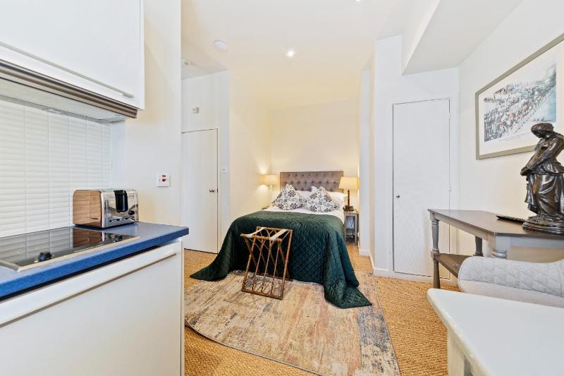 Standard Triple Room image 1