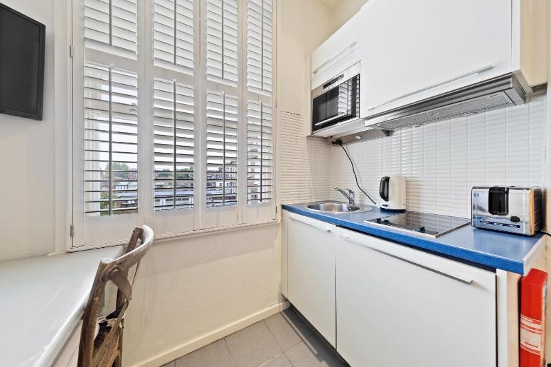 Standard Triple Room image 4