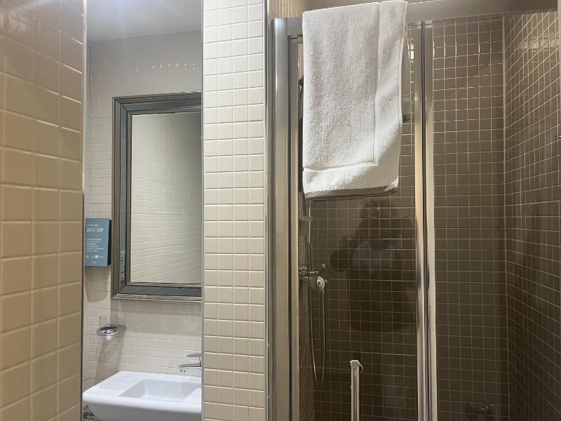 Standard Triple Room image 2