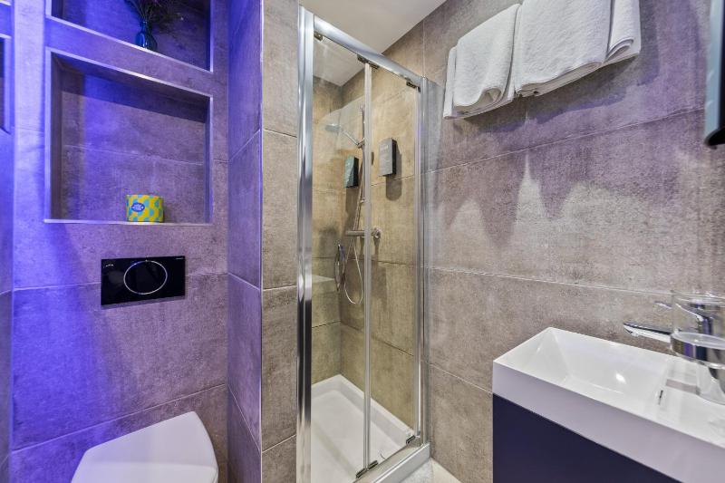 Studio Apartment image 2